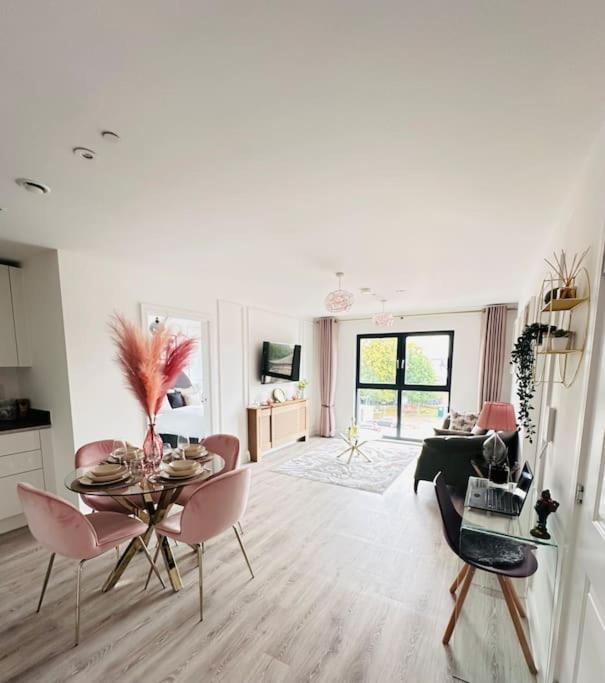 Central Derby Urban 2 Bedroom Flat - An Oasis Of Elegance! Free Parking And Wifi Suitable For Families And Professionals Exterior photo